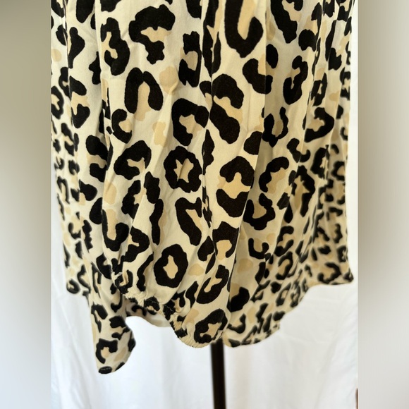 Crown & Ivy Womens Balloon Sleeve Tunic Blouse in Taupe Leopard Print Sz 3X - Picture 4 of 7